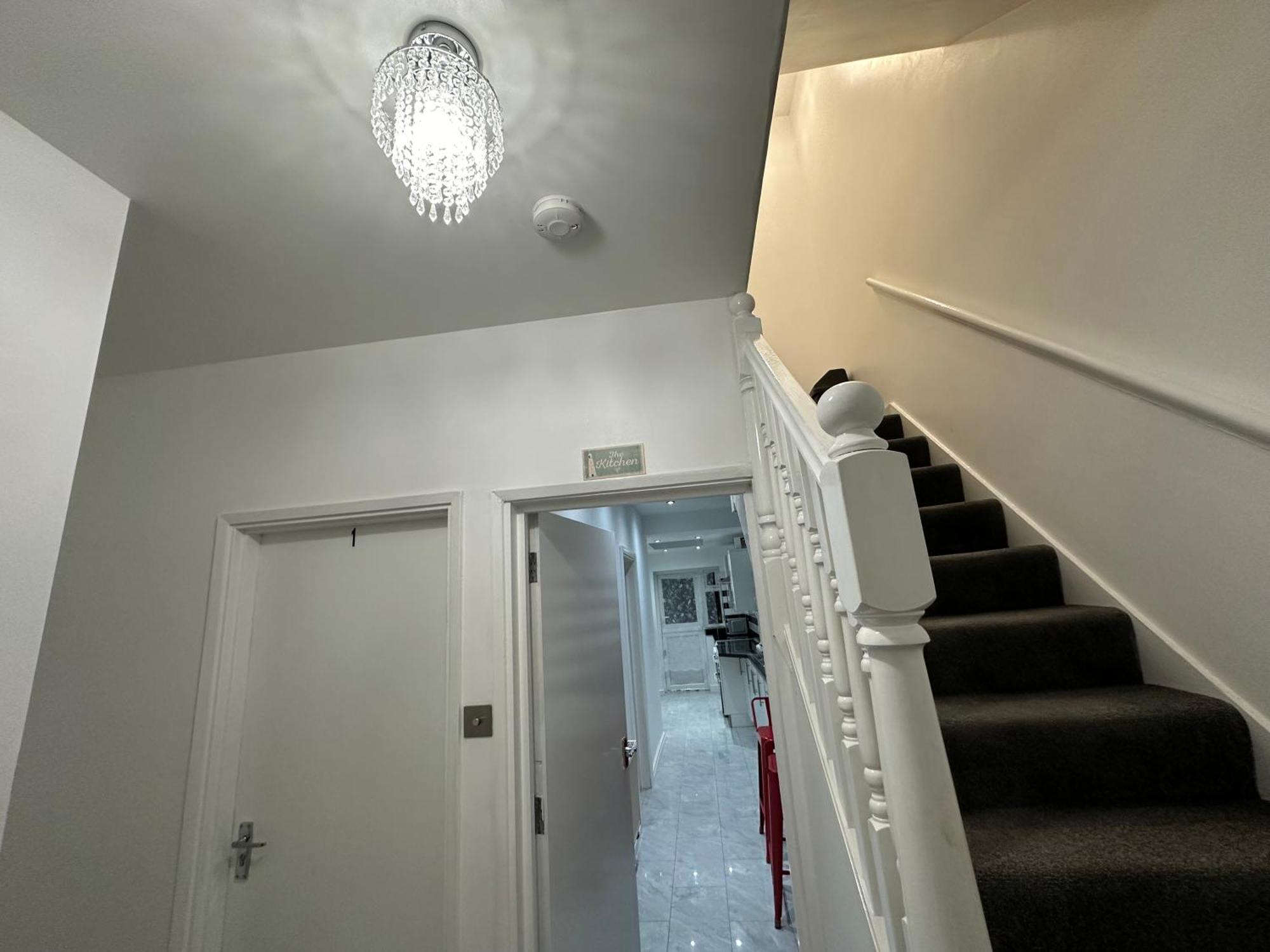 4Th Studio Flat With Private Own Bathroom A London Luxury Family Home Setup And Furnished With Double Bed Plus A Double Futon-Sofa Bed A Single Futon Bed A Baby Cot And Garden And Free Parking Exterior photo