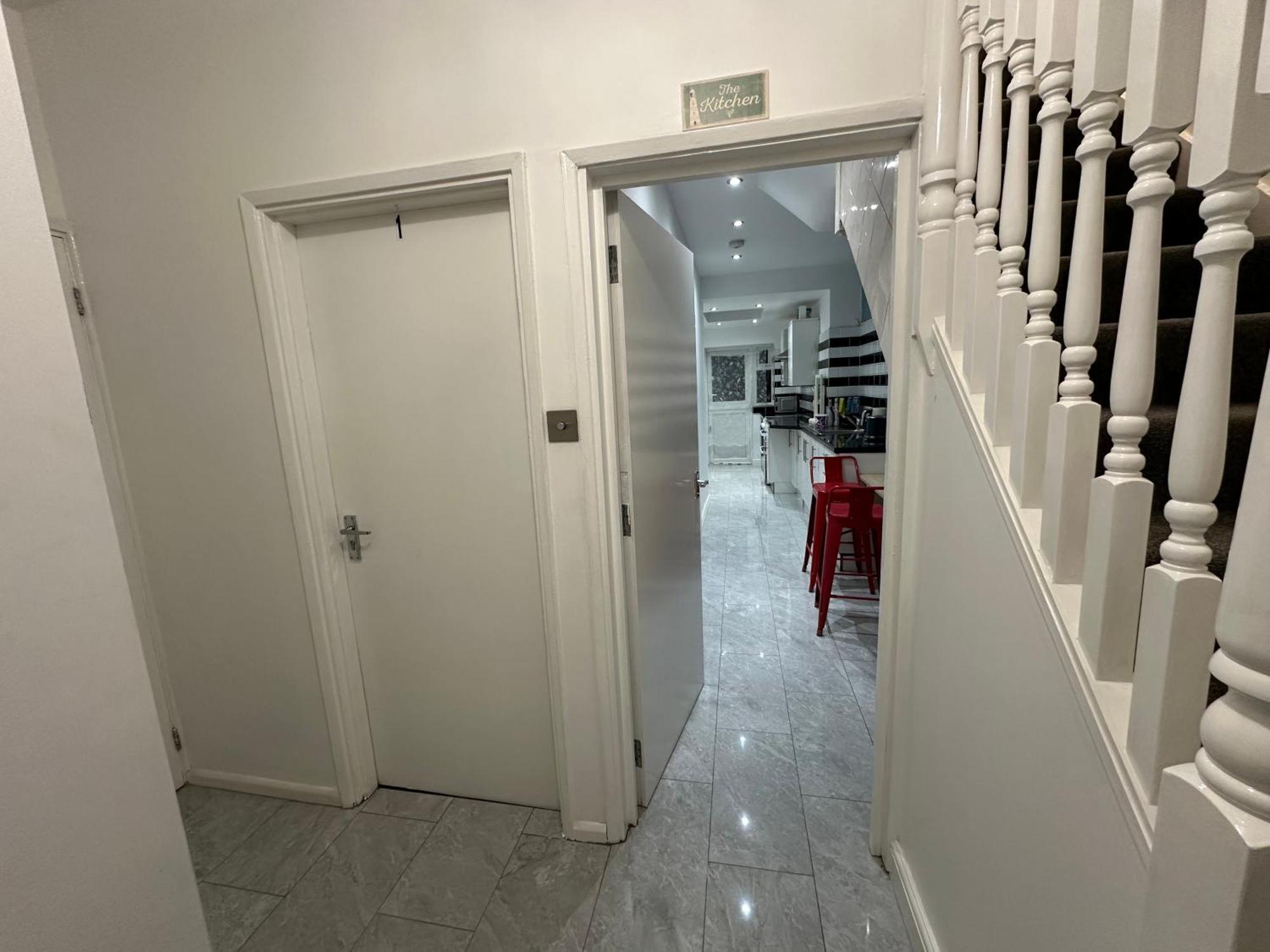 4Th Studio Flat With Private Own Bathroom A London Luxury Family Home Setup And Furnished With Double Bed Plus A Double Futon-Sofa Bed A Single Futon Bed A Baby Cot And Garden And Free Parking Exterior photo