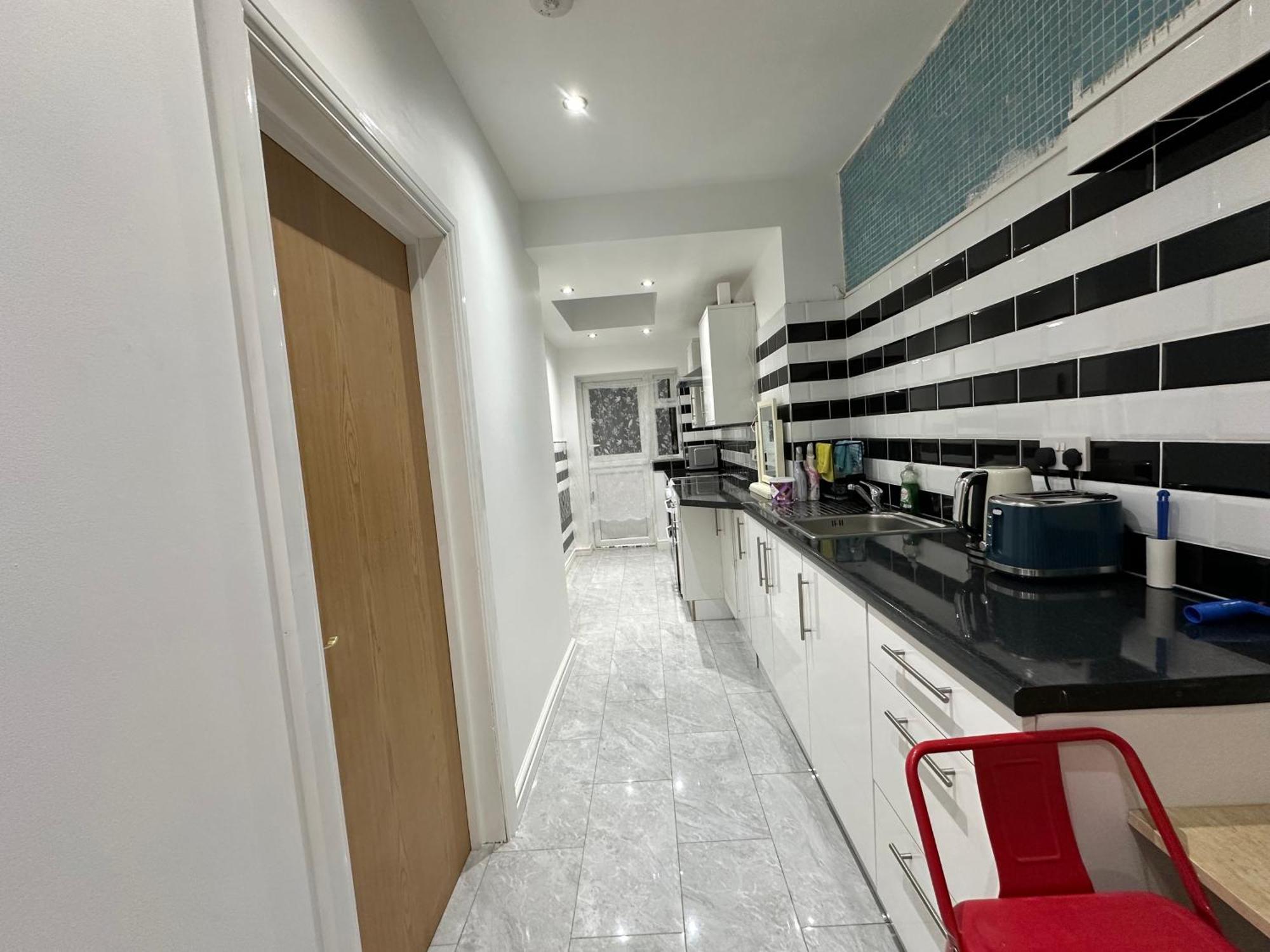 4Th Studio Flat With Private Own Bathroom A London Luxury Family Home Setup And Furnished With Double Bed Plus A Double Futon-Sofa Bed A Single Futon Bed A Baby Cot And Garden And Free Parking Exterior photo