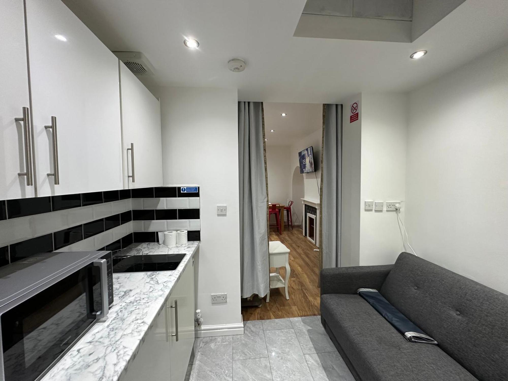 4Th Studio Flat With Private Own Bathroom A London Luxury Family Home Setup And Furnished With Double Bed Plus A Double Futon-Sofa Bed A Single Futon Bed A Baby Cot And Garden And Free Parking Exterior photo