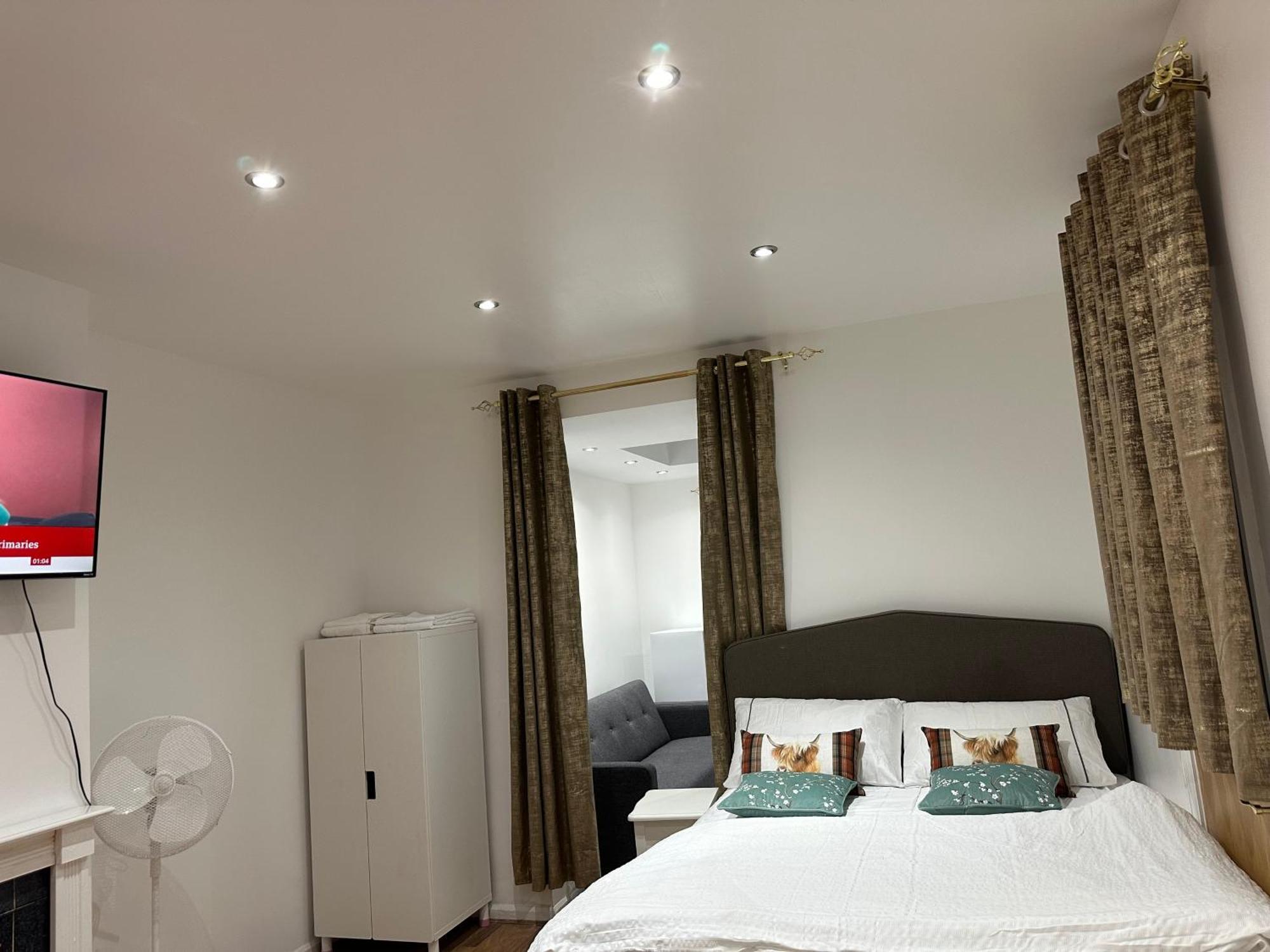 4Th Studio Flat With Private Own Bathroom A London Luxury Family Home Setup And Furnished With Double Bed Plus A Double Futon-Sofa Bed A Single Futon Bed A Baby Cot And Garden And Free Parking Exterior photo