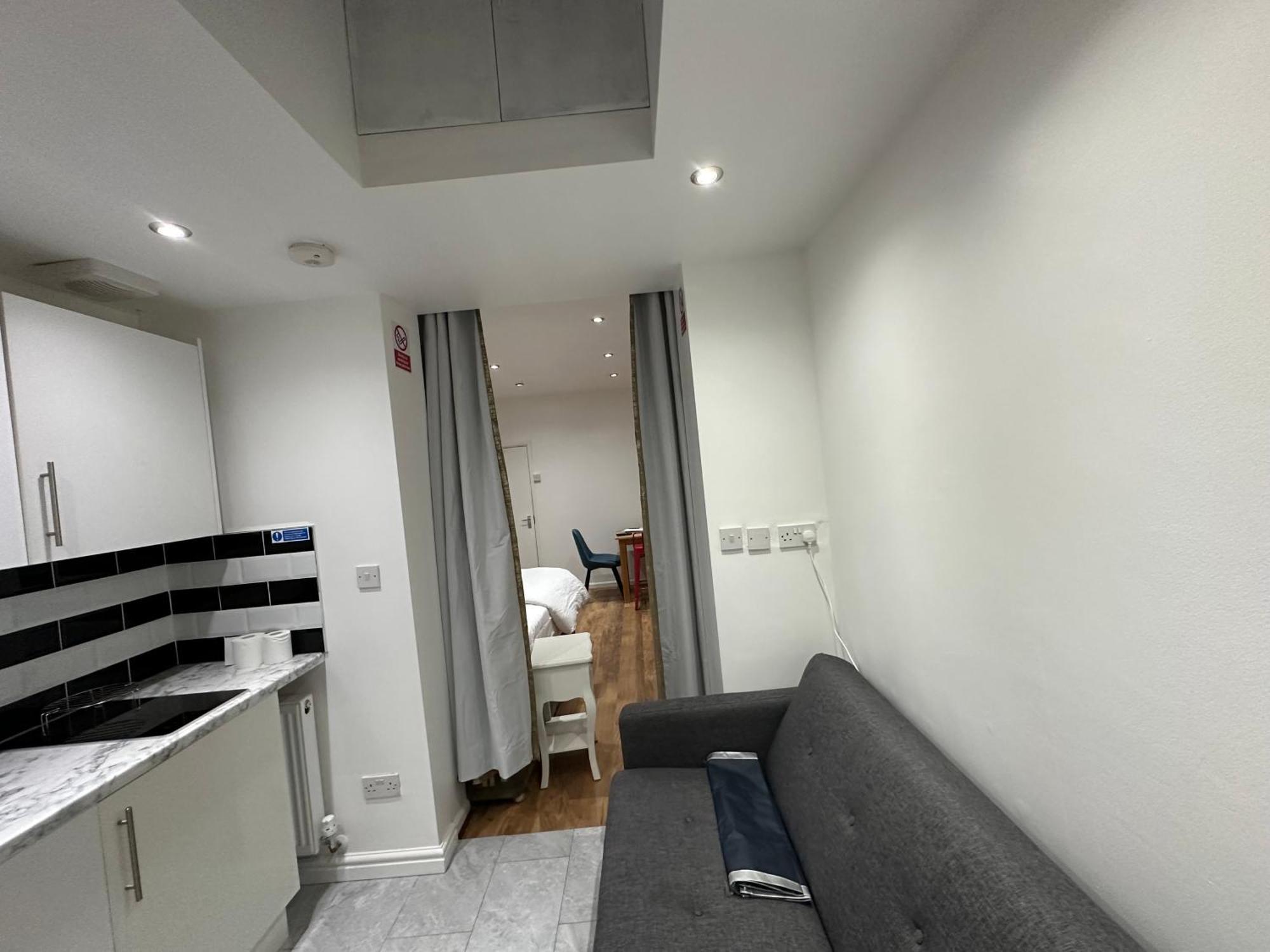 4Th Studio Flat With Private Own Bathroom A London Luxury Family Home Setup And Furnished With Double Bed Plus A Double Futon-Sofa Bed A Single Futon Bed A Baby Cot And Garden And Free Parking Exterior photo