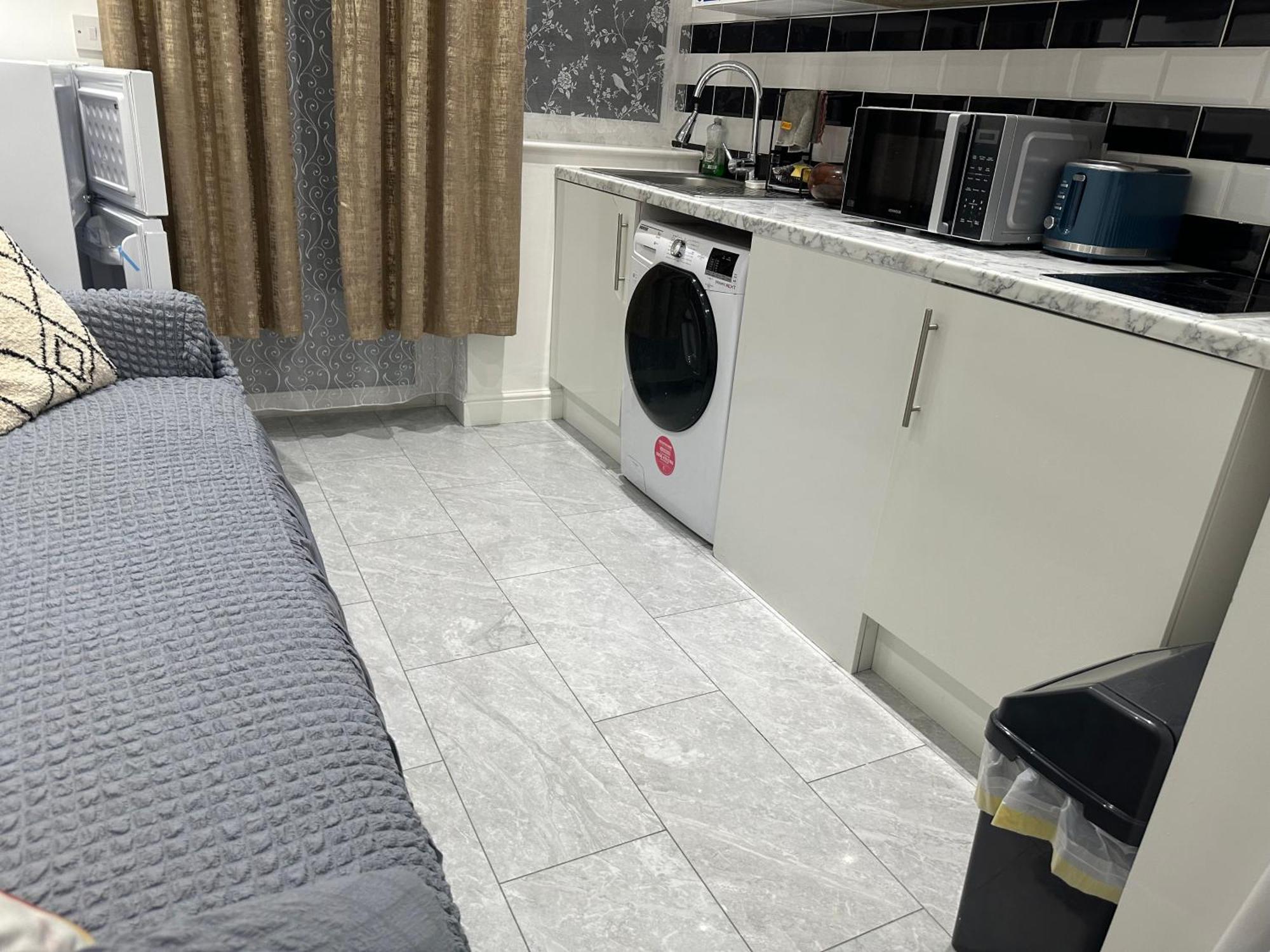 4Th Studio Flat With Private Own Bathroom A London Luxury Family Home Setup And Furnished With Double Bed Plus A Double Futon-Sofa Bed A Single Futon Bed A Baby Cot And Garden And Free Parking Exterior photo